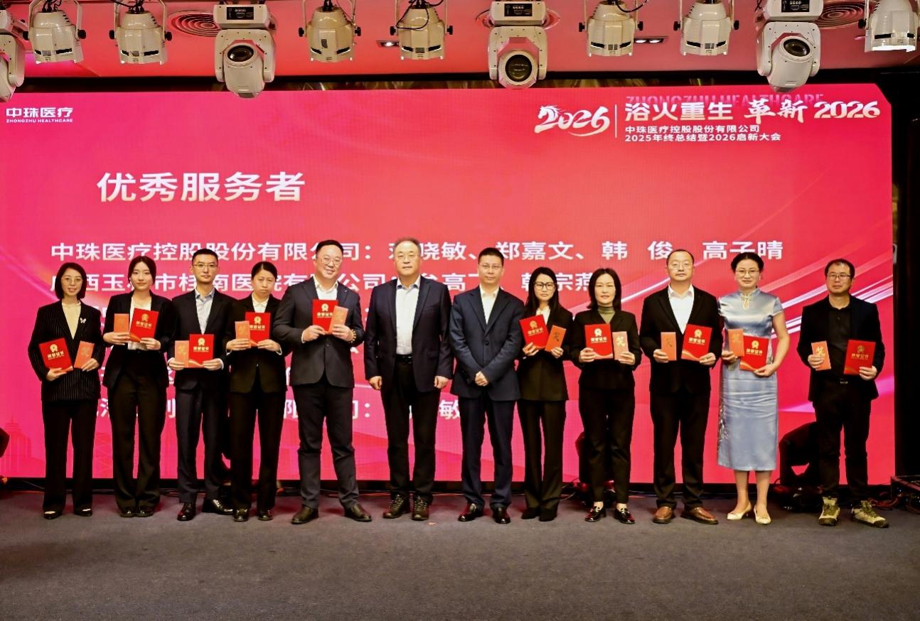 一群人站在一起
AI 生成的内容可能不正确。